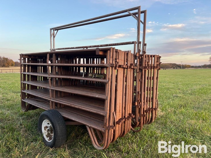 portable-panels-w/loading-gate-on-trailer-image-8