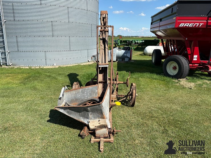 john-deere-paddle-elevator-image-2