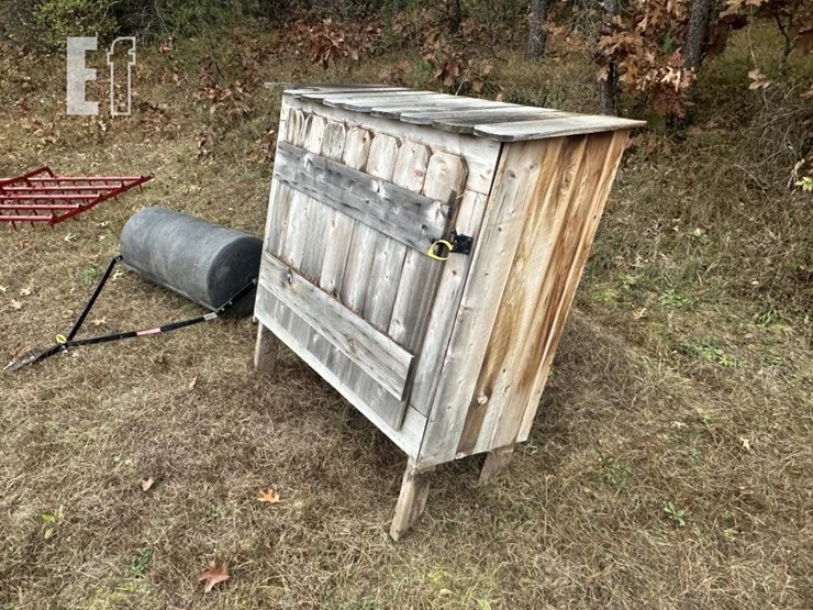 homemade-wooden-storage-bunk-image-1
