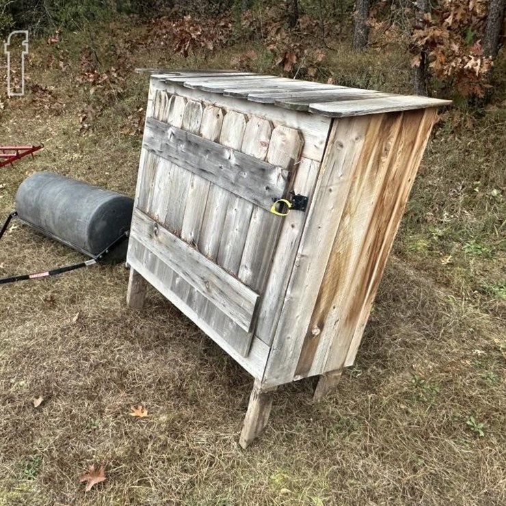 HOMEMADE WOODEN STORAGE BUNK