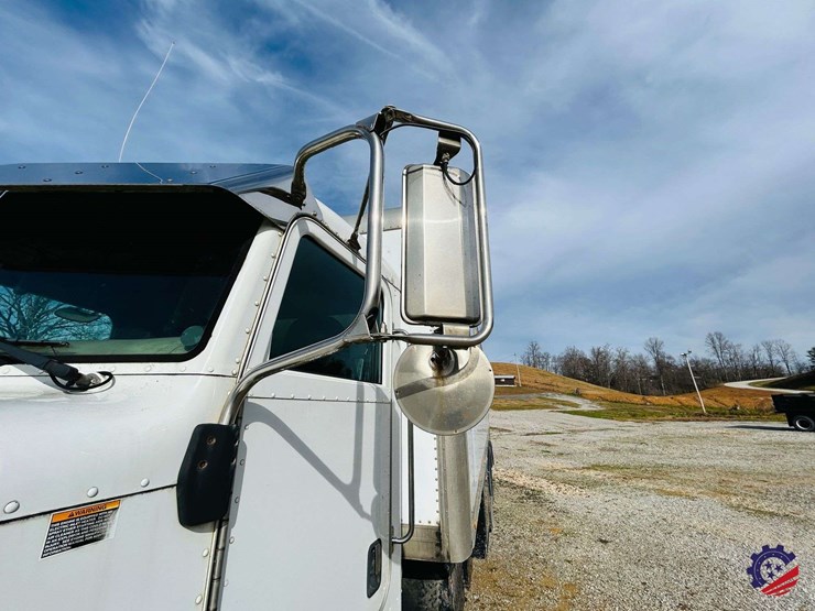 2007-peterbilt-340-image-15