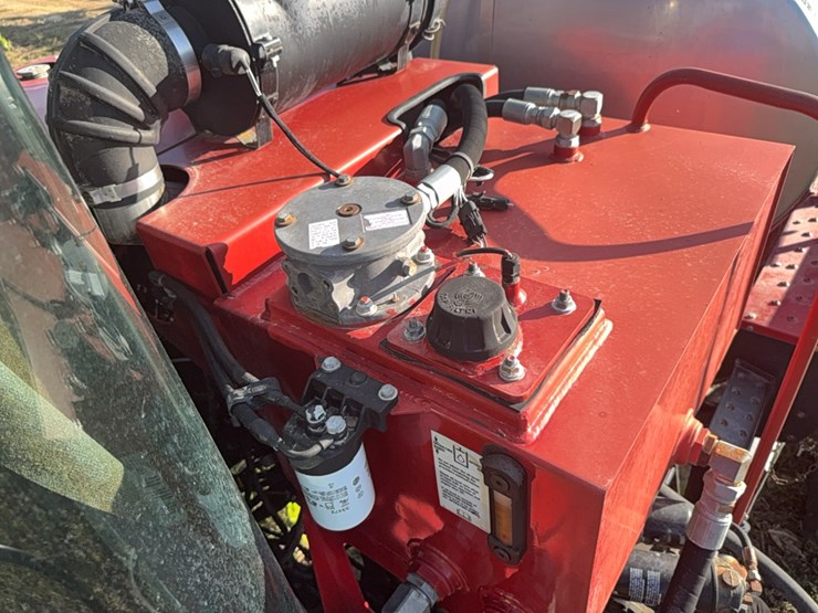 case-ih-3185-patriot-sprayer-image-99