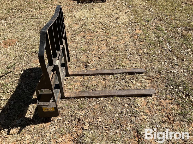 john-deere-worksite-pro-pallet-fork-skid-steer-attachment-image-4