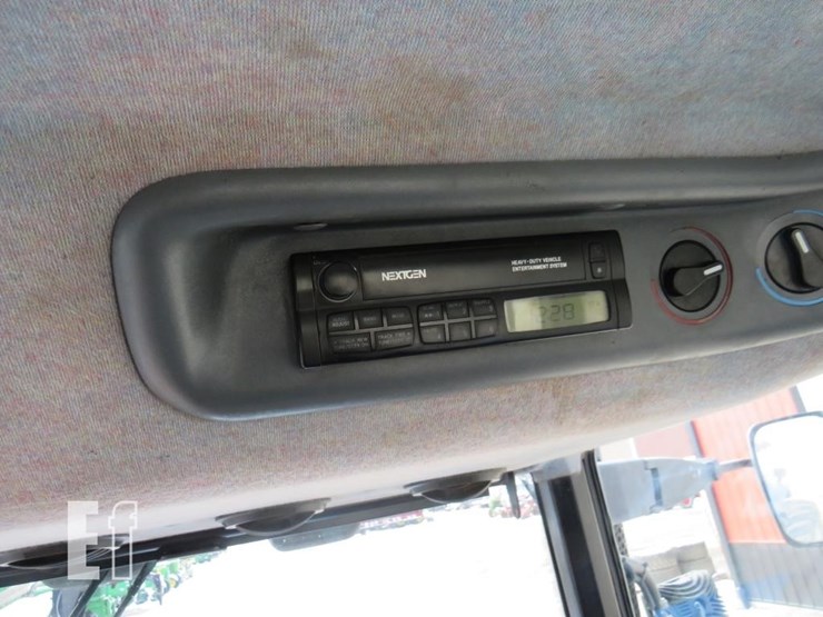 new-holland-tm150-image-23