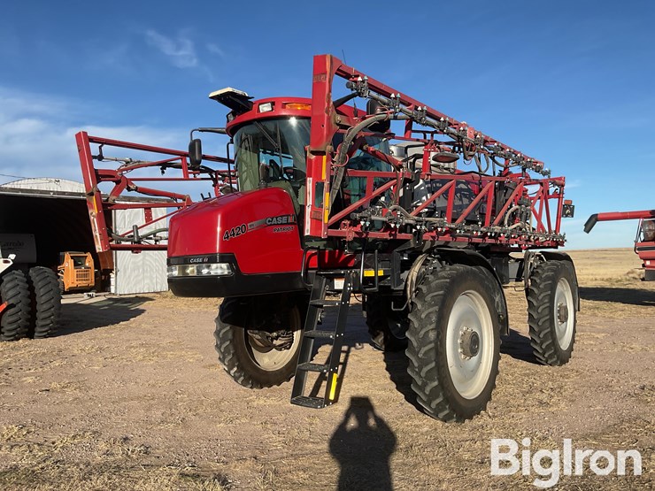 2010-case-ih-patriot-4420-image-1