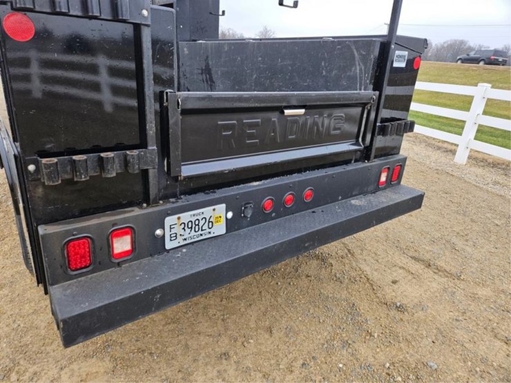 2016-ford-550-image-15