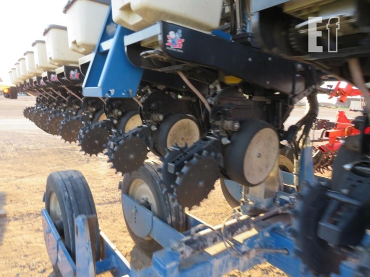 2011-kinze-3600-image-6
