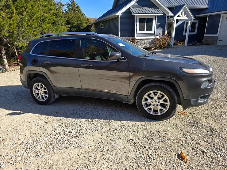 2016-jeep-cherokee-image-27