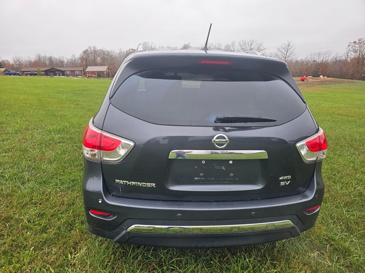 2013-nissan-pathfinder-image-10