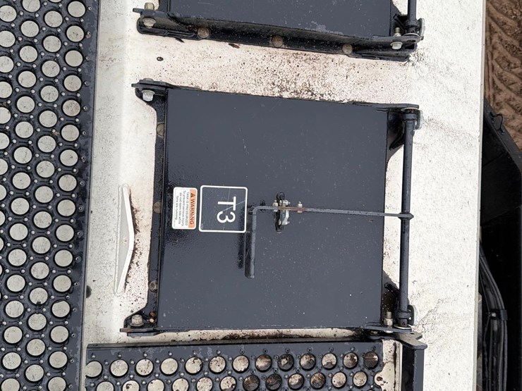 2016-bourgault-3320-66-image-61