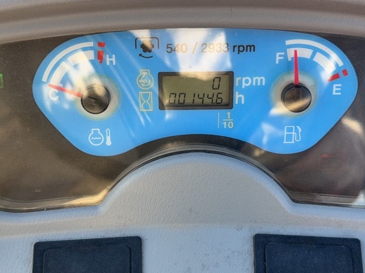 new-holland-255-image-14