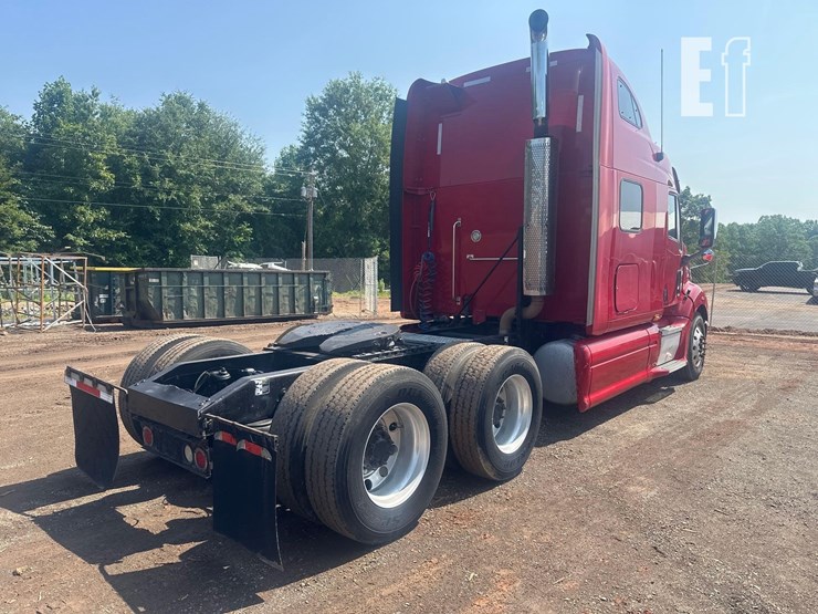 2010-peterbilt-387-image-3