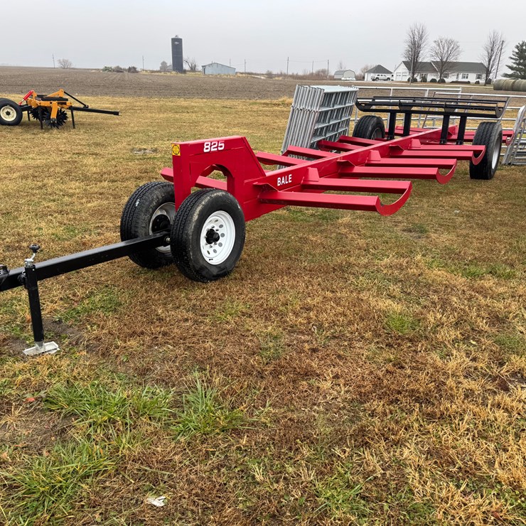 #1019 • NEW! Industrias America 825 Bale Wagon