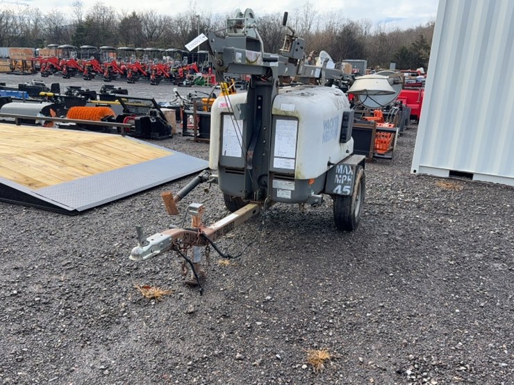 #2078-•-wacker-neuson-towable-light-tower-image-1