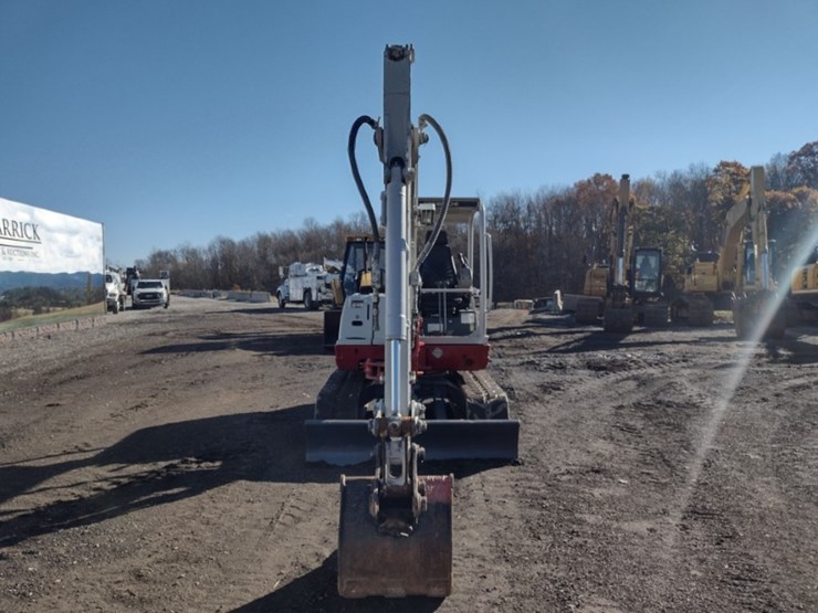 takeuchi-tb250-image-2