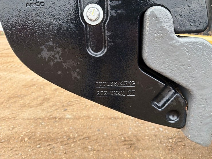 2016-challenger-mt875e-image-31