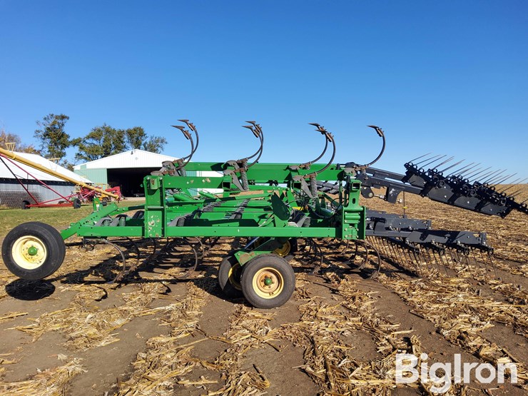 2011-john-deere-2210l-image-8