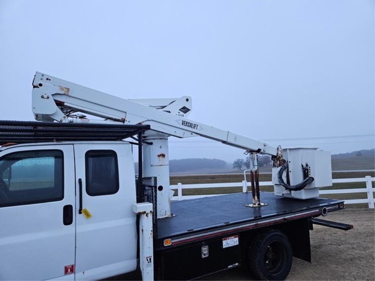 #3284-•-2003-gmc-c5500-aerial-truck-image-9