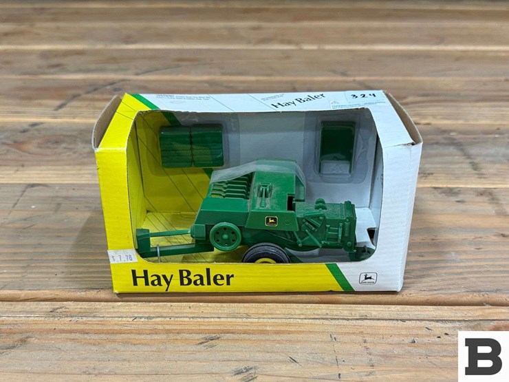 ertl-die-cast-metal-john-deere-replica-toy-baler-1:32-scale-image-1