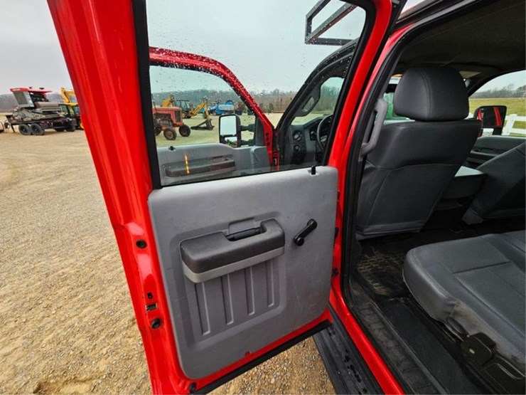 2016-ford-550-image-34