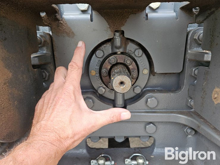 2010-agco-dt205b-image-10