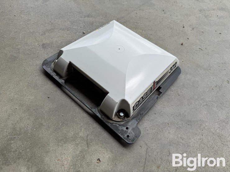 case-ih-372-guidance-receiver-image-6