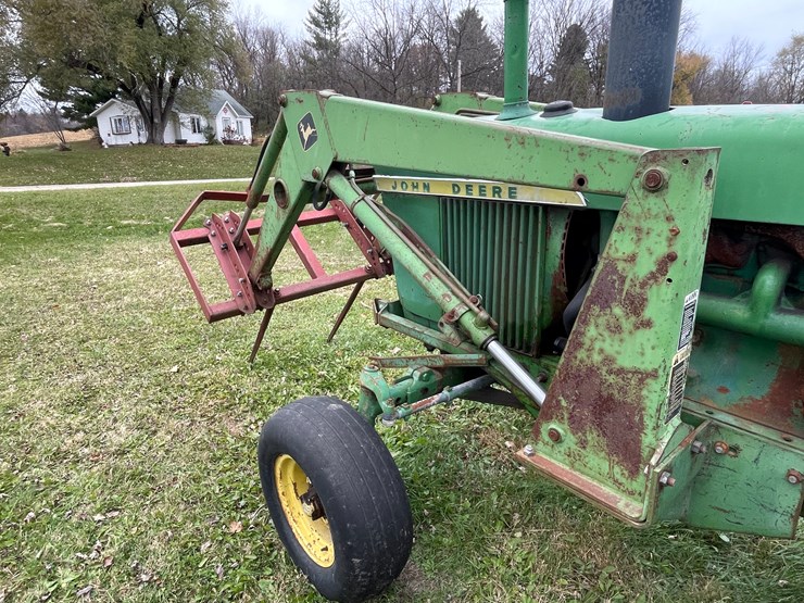 john-deere-4010-image-38