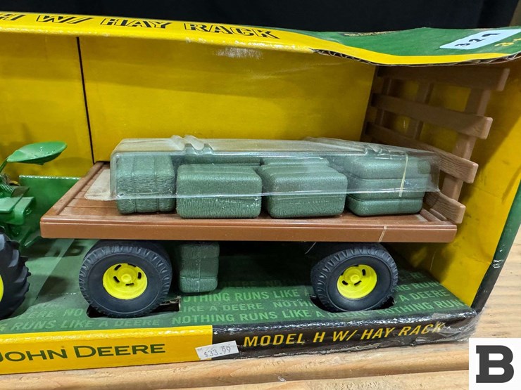 ertl-die-cast-metal-replica-john-deere-model-h-tractor-w/-hay-rack-1:16-scale-image-4