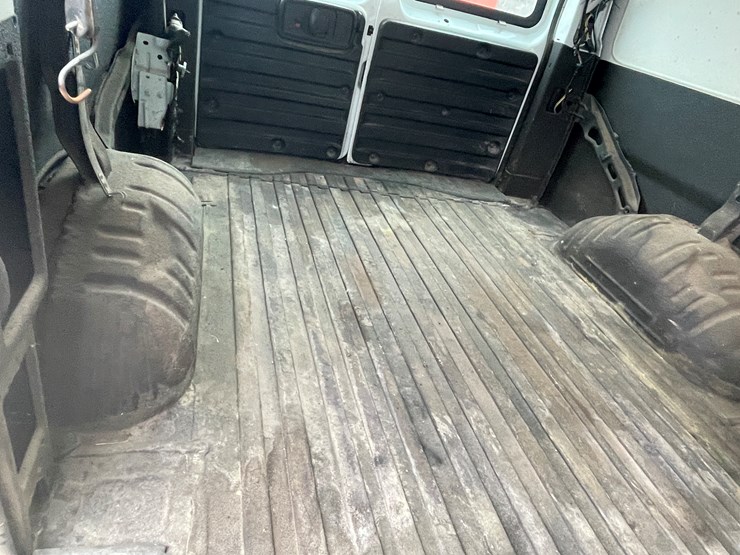 #1064-•-2012-gmc-savana-1-ton-van-(has-wi-title)-image-43