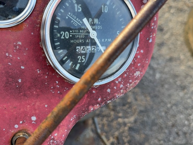 massey-ferguson-135-image-17