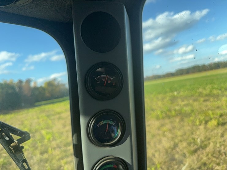 case-ih-3185-patriot-sprayer-image-123