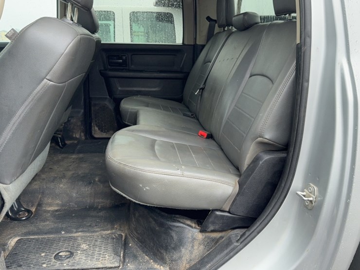 2016-dodge-2500-image-17