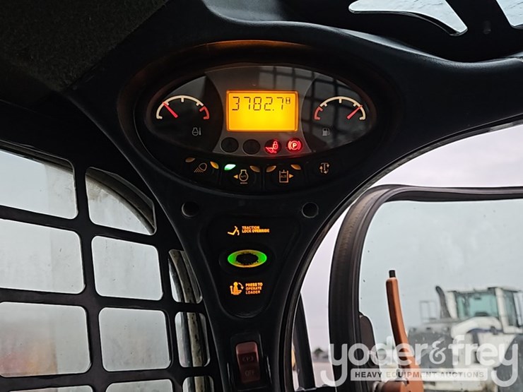 2019-bobcat-t740-image-33