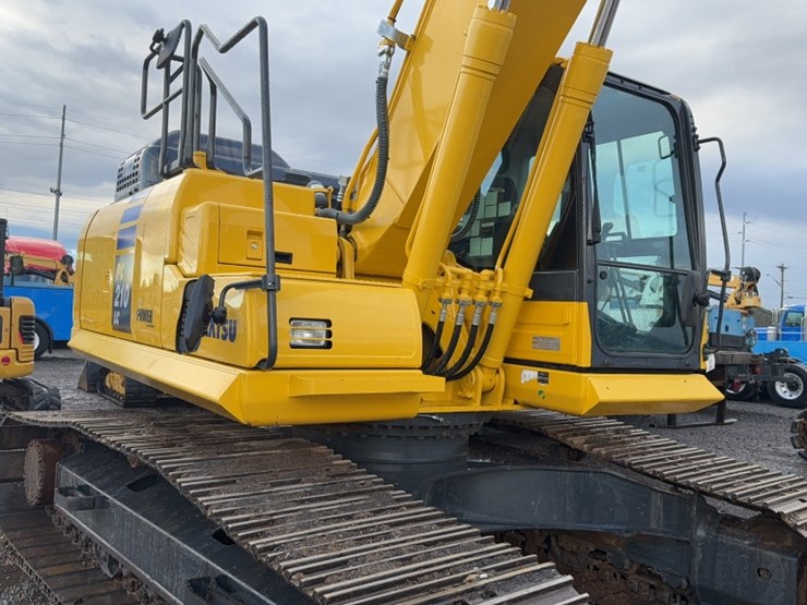 2023-komatsu-pc210-image-7