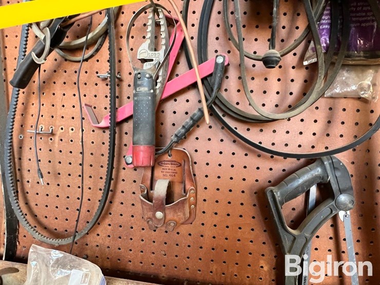 steel-workbench-&-supplies-image-15