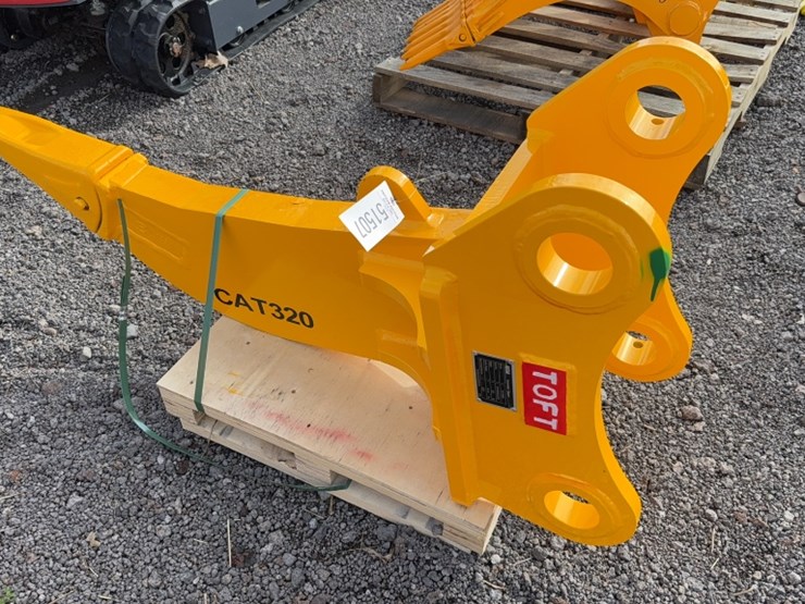 caterpillar-320-image-3