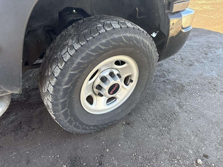 2005-gmc-sierra-2500-image-11