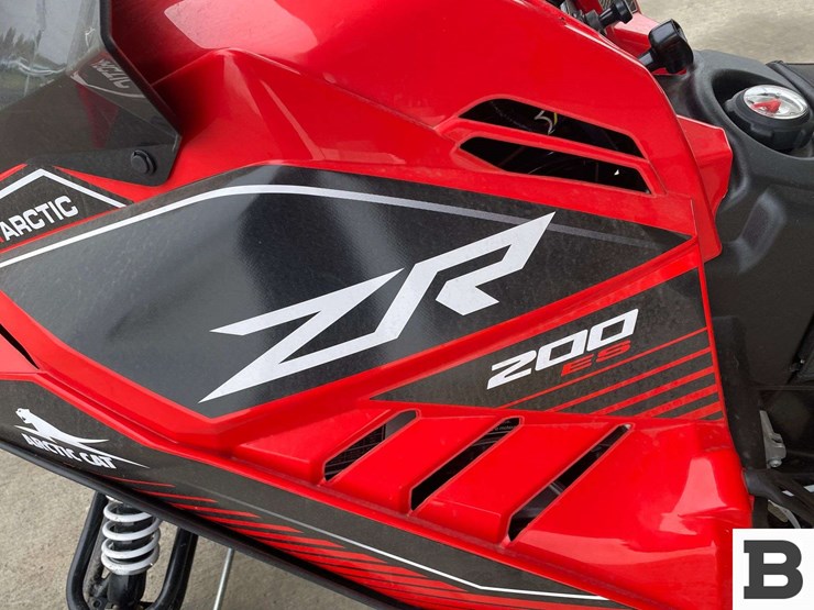 2020-arctic-cat-zr-200-es-snowmobile-image-9
