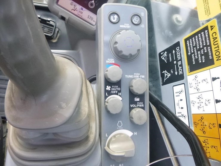 2016-deere-85g-image-14