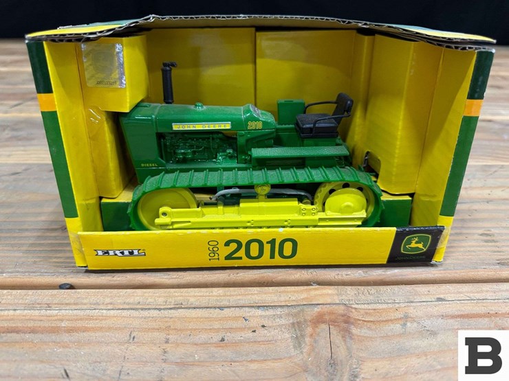 ertl-die-cast-replica-1960-john-deere-2010-crawler-1:16-scale-image-2