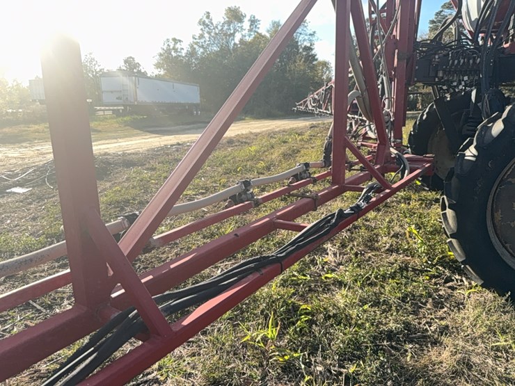 case-ih-3185-patriot-sprayer-image-12