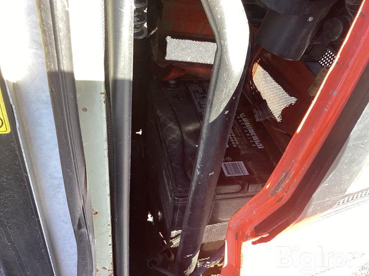 2002-kubota-l3710d-image-13