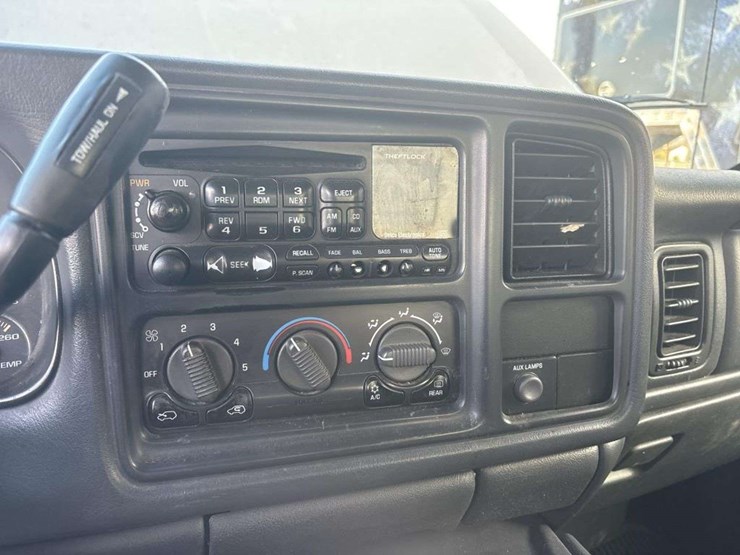 2002-chevrolet-silverado-2500hd-image-21