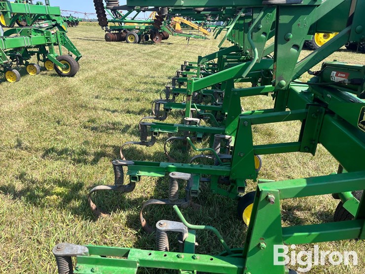 john-deere-845-image-17