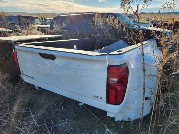 2021-chevrolet-1ton-image-2