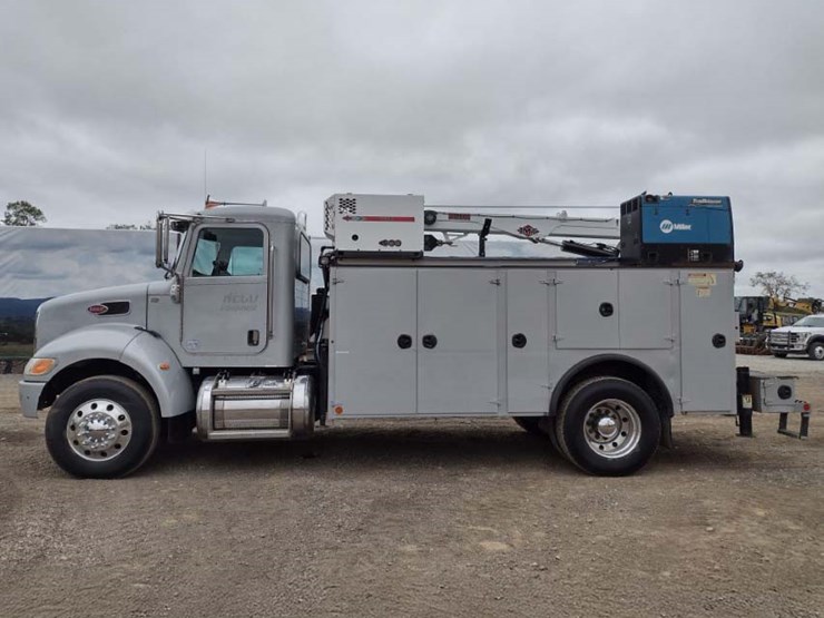 2015-peterbilt-200-image-1