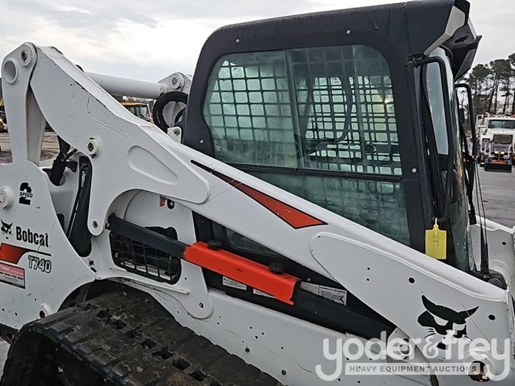 2019-bobcat-t740-image-24