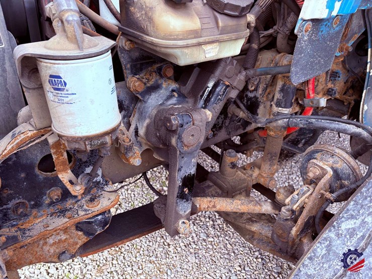 2009-freightliner-m2-106-image-20