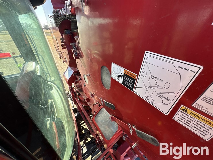 2016-case-ih-titan-4540-image-18