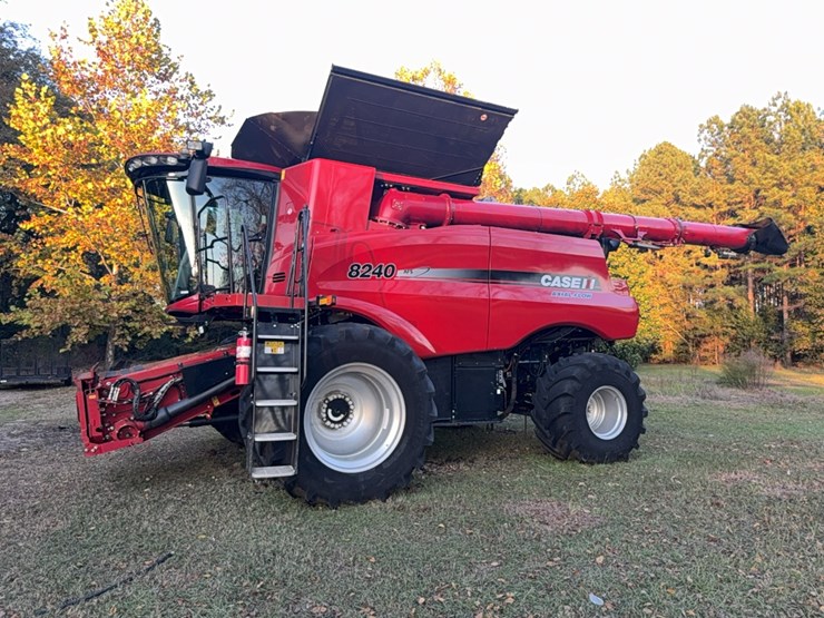 2018-case-ih-8240-image-4